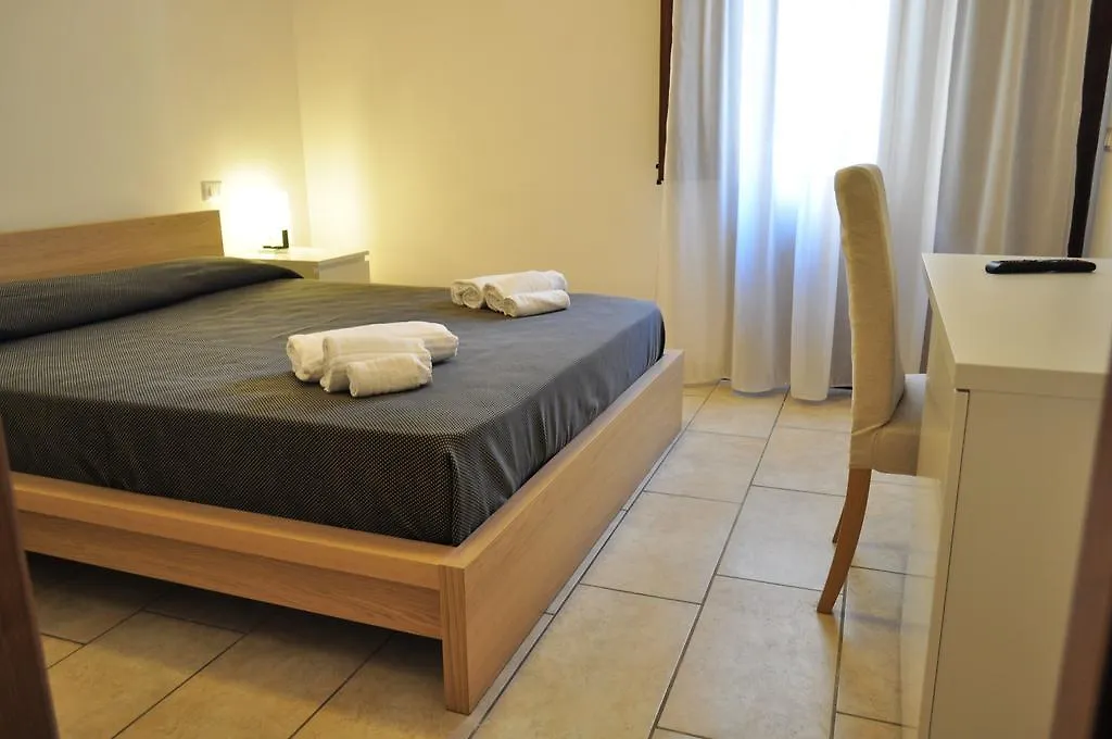 *** Guest house Rooms And Breakfast Zefiro Italy