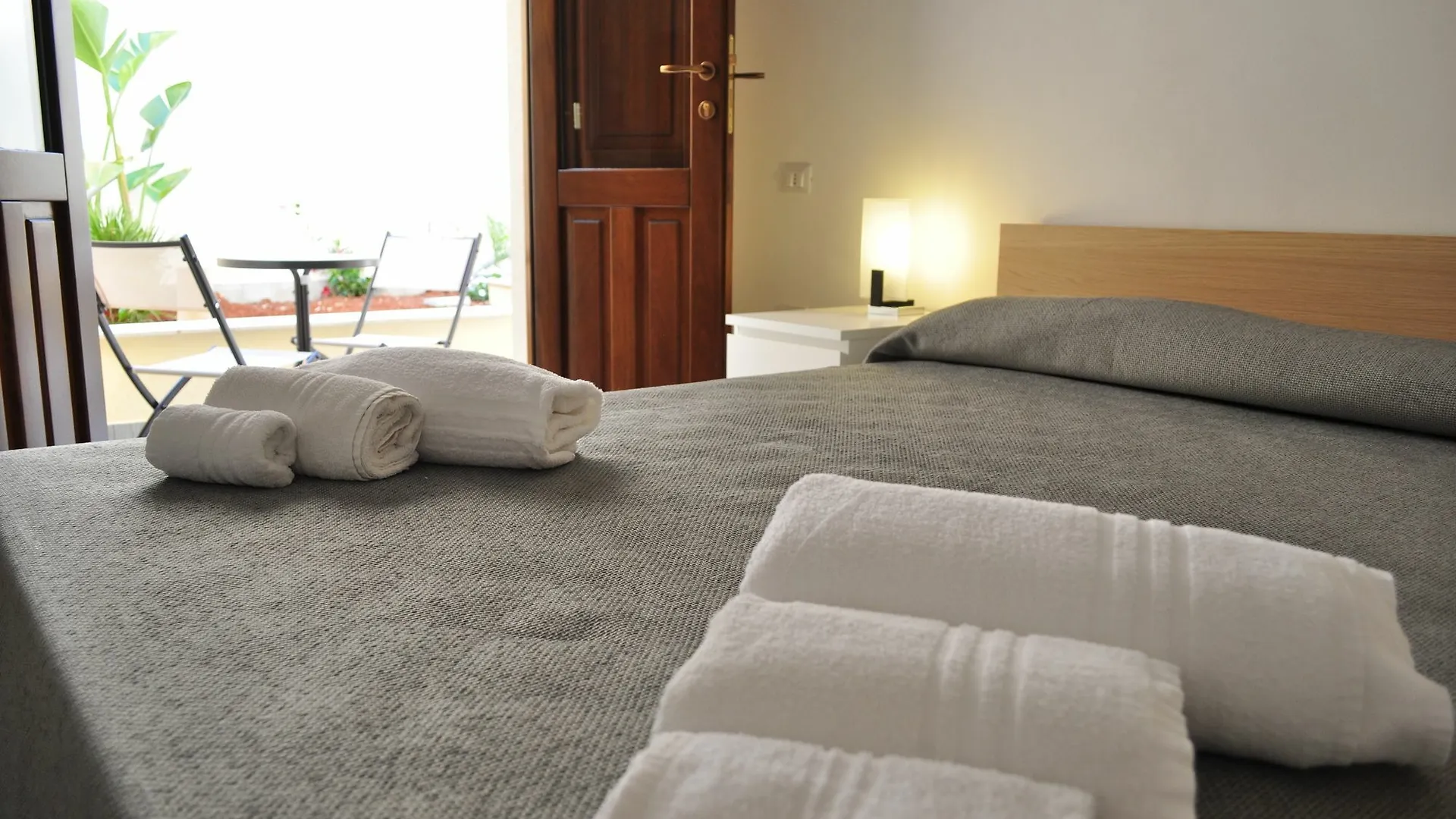 *** Guest house Rooms And Breakfast Zefiro Italy
