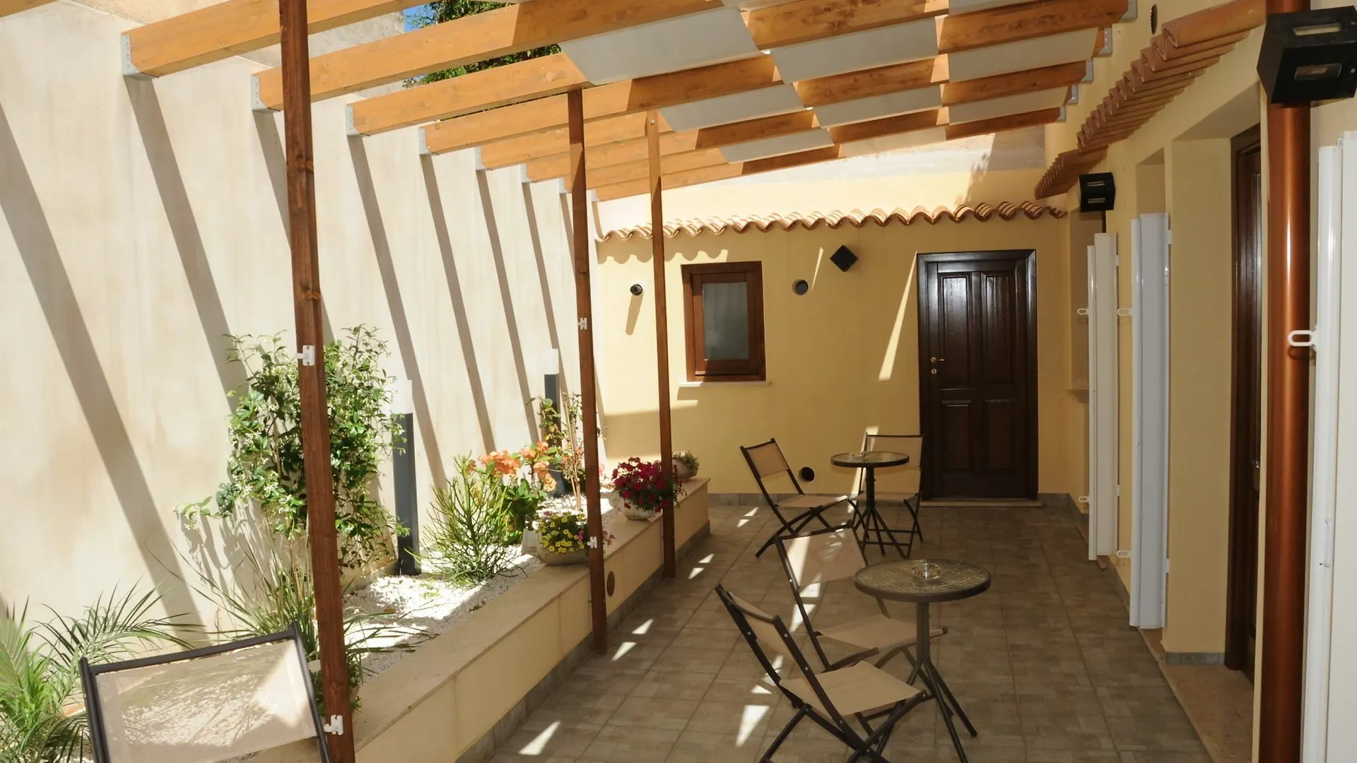 Rooms And Breakfast Zefiro Guest house